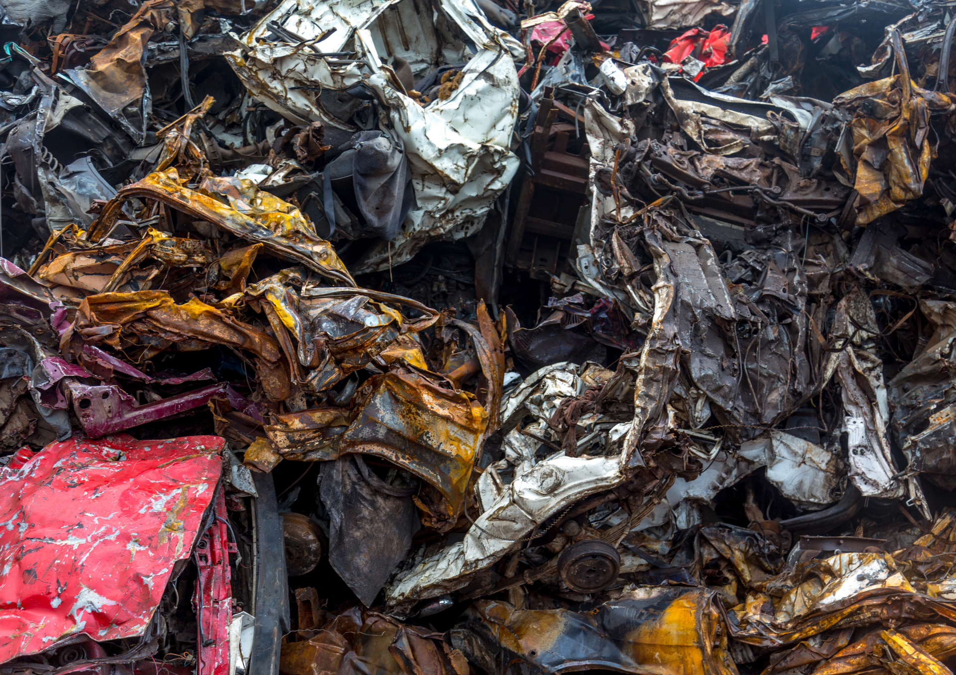 How Scrap Cars for Cash Services Handle Non-Running Vehicles Safely